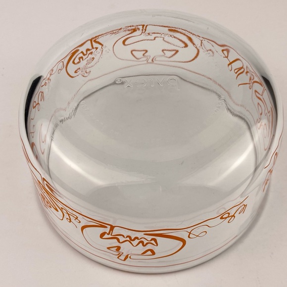 PYREX Halloween 1 Qt 950 ML Glass Bowl, Pumpkin Jack O Lantern, 6 In, No Lid - Picture 5 of 9